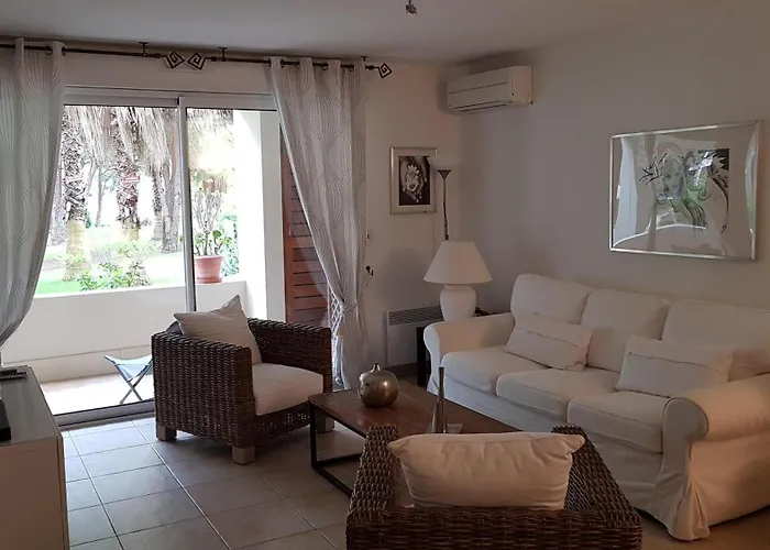 Tres Beau T3 Dans Avec Piscine A 5 Min A Pied De La Et Commerces