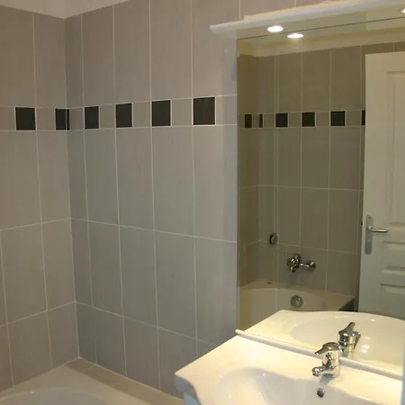 Apartment Tres Beau T3 Dans Avec Piscine A 5 Min A Pied De La Et Commerces *