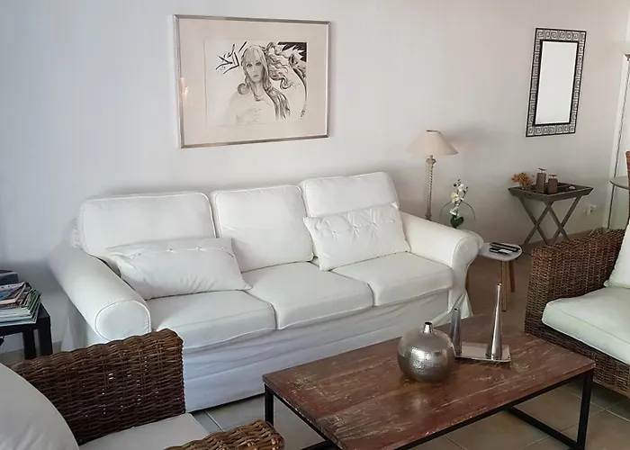 Tres Beau T3 Dans Avec Piscine A 5 Min A Pied De La Et Commerces * 卡尔维